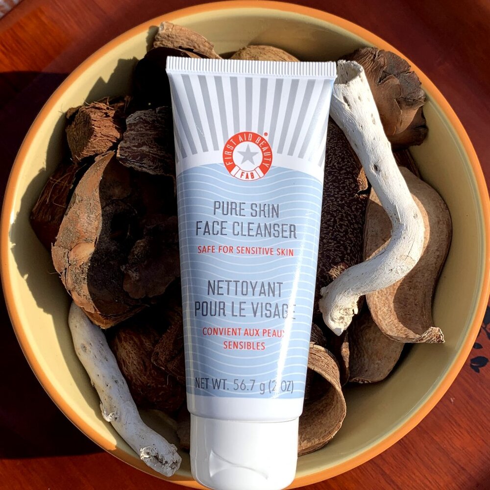 FIRST AID BEAUTY Pure Skin Face Cleanser